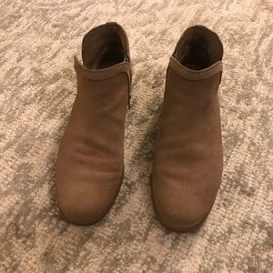 Koolaburra suede zip up ankle boots size 9 M